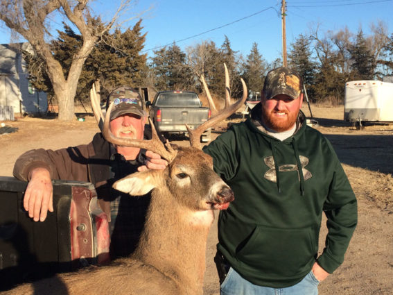 Trophy kansas whitetail deer hunts | Red Dog Outfitters