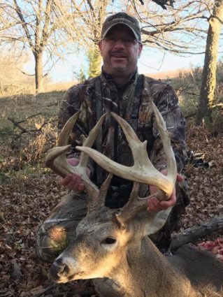 Trophy Whitetail Deer Hunts Kansas | Red Dog Outfitters